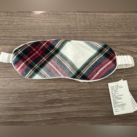 Red & White Plaid Eyemask for Sleep - NWT - Picture 1 of 2
